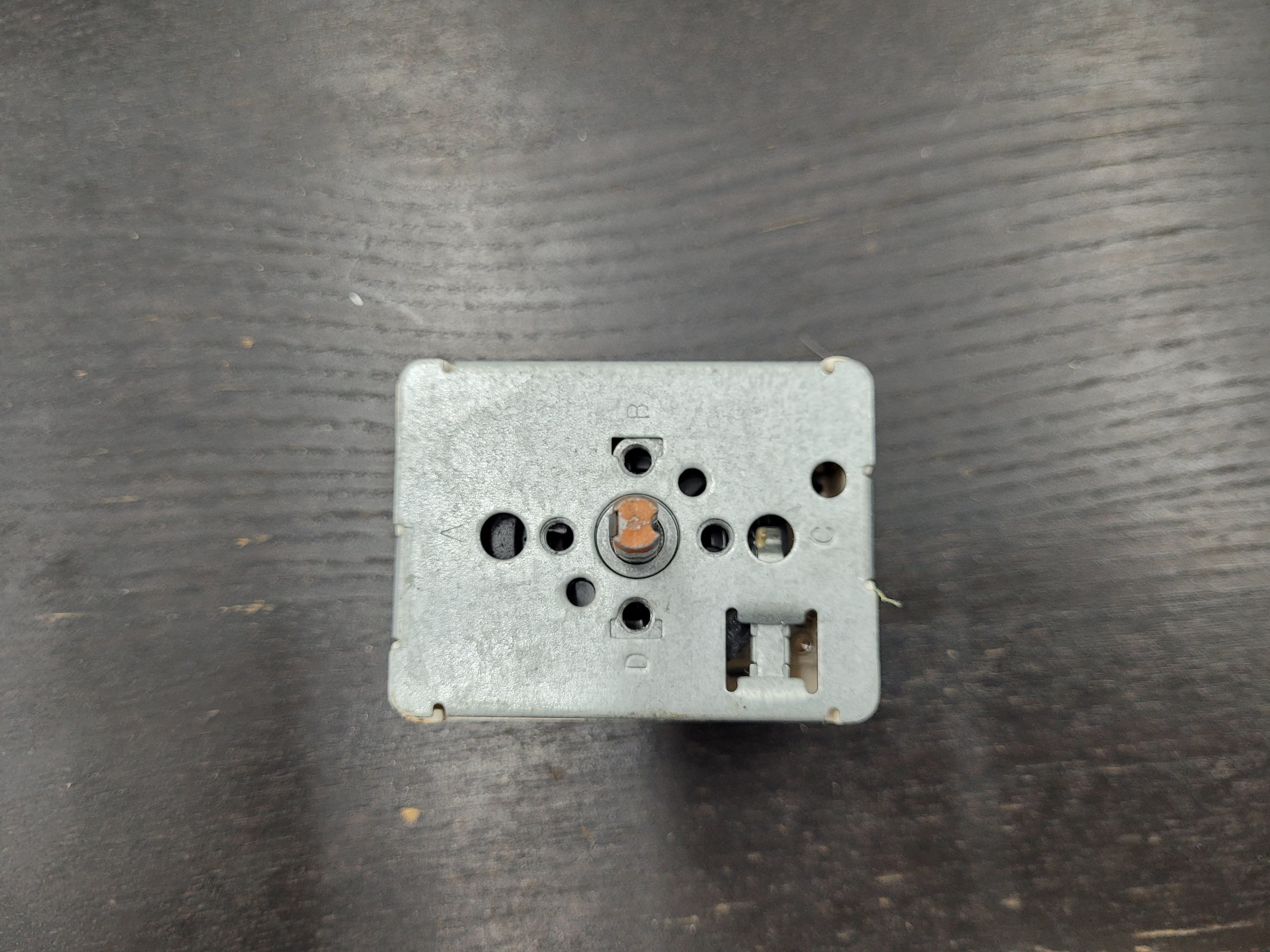 GE Range Surface Element Control Switch, 2,600-watt WB24T10025 GE Range Surface Element Control Switch, 2,600-watt WB24T10025